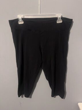 Calvin Klein Black Performance Capri Leggings